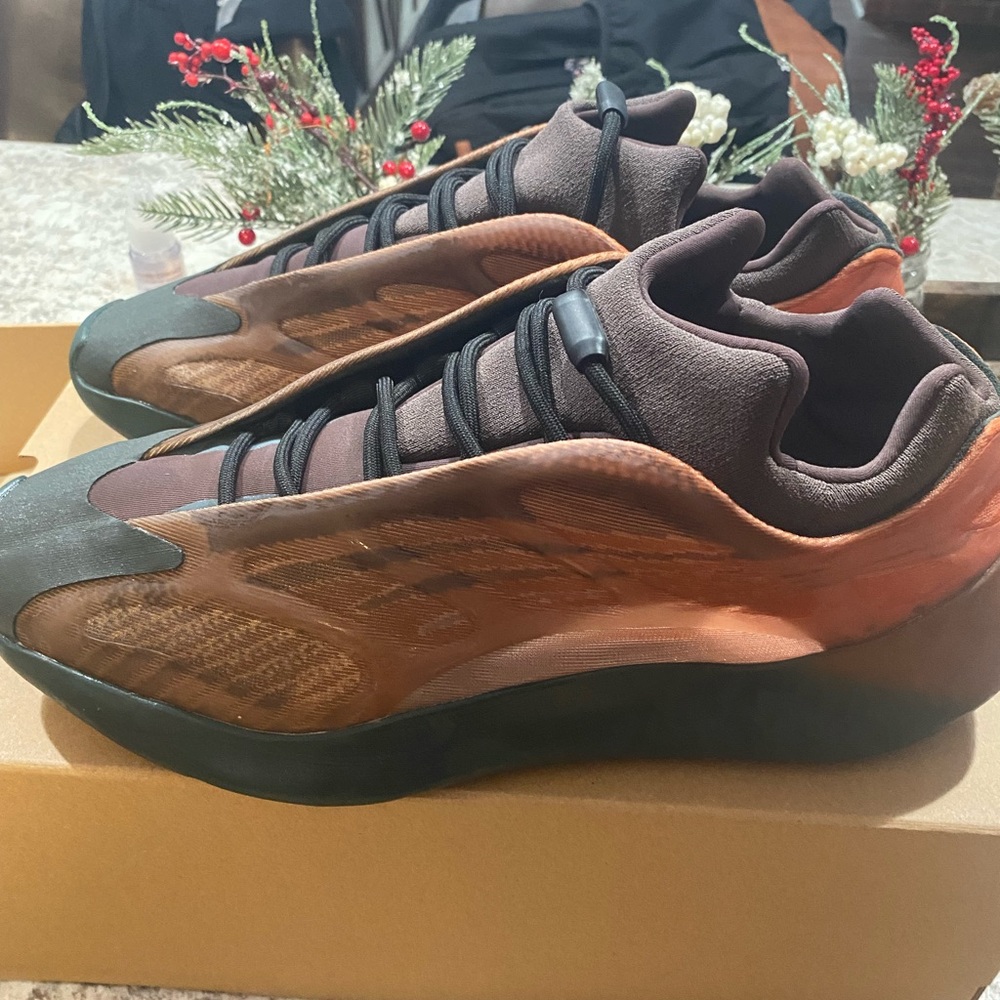 Adidas Yeezy 700 V3 Copper Fade Size 14